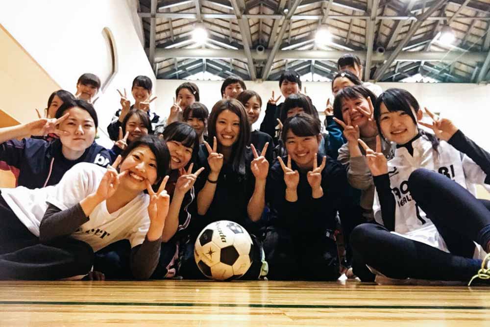 神永彩那の女子サッカーサークル集合写真